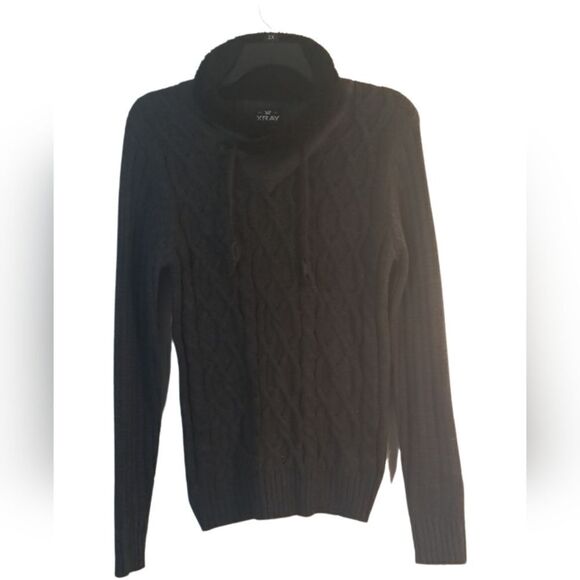 🆕️Premium Quality Cable Knit Sweater w/ Faux Fur and draw string collar - Picture 3 of 6